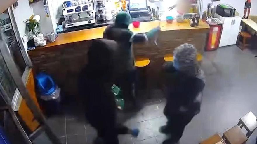 Desarticulada una violenta banda de cinco vigueses: maniataban a los empleados para robar en bares