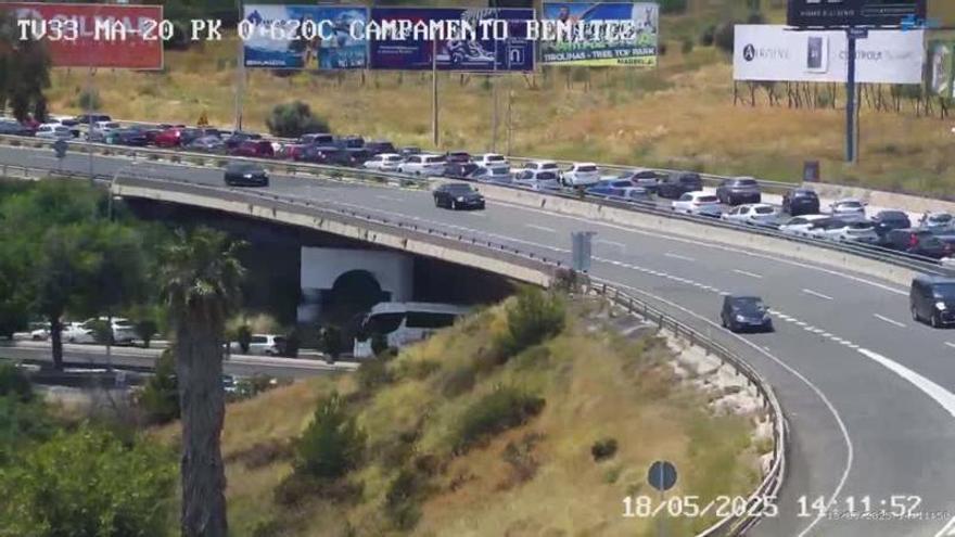 Al menos doce heridos tras la colisión de un camión y un autobús en la A-7