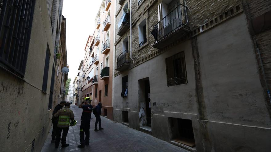 Desalojado un edificio en riesgo de ruina en Zaragoza en el que vivían 17 personas