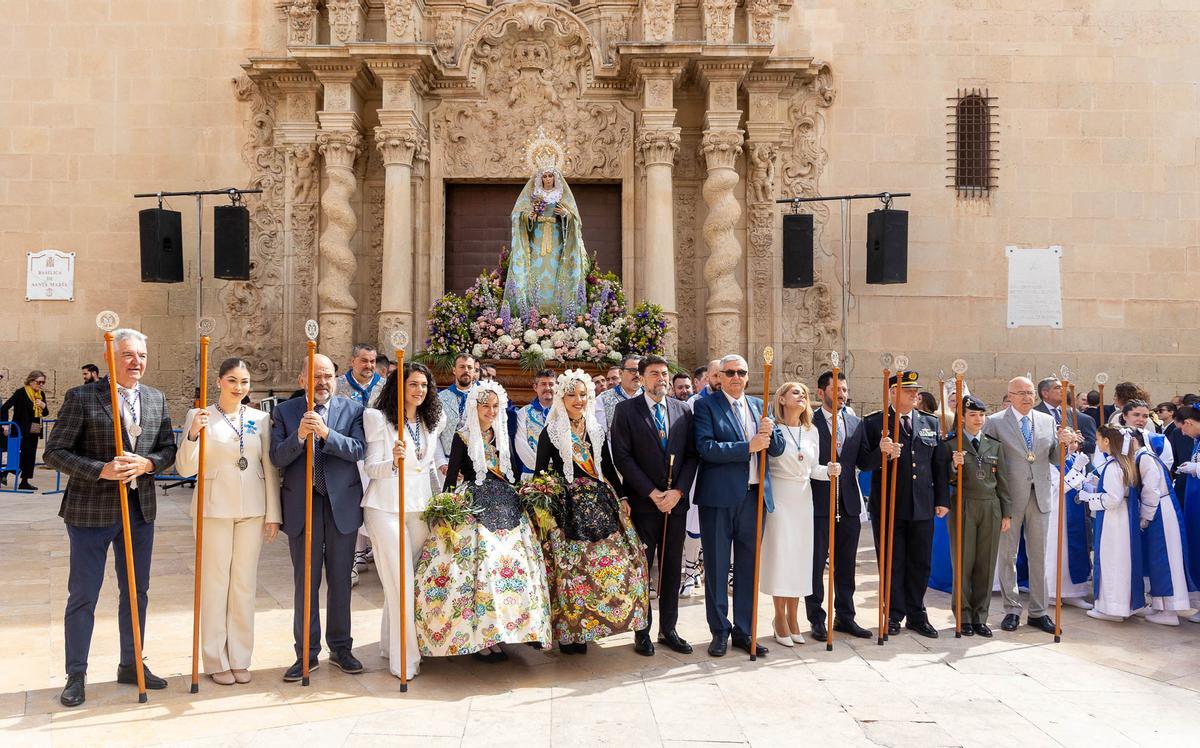 El Domingo de Resurreccion llena de luz las calles de Alicante