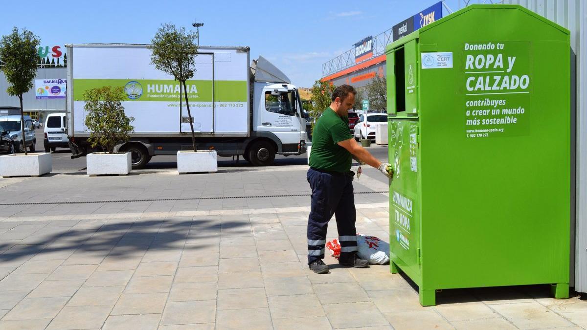 Recolector Ropa ROUPA Ao LIXO: O 90% dos residuos téxtiles municipais de Cataluña vai ...