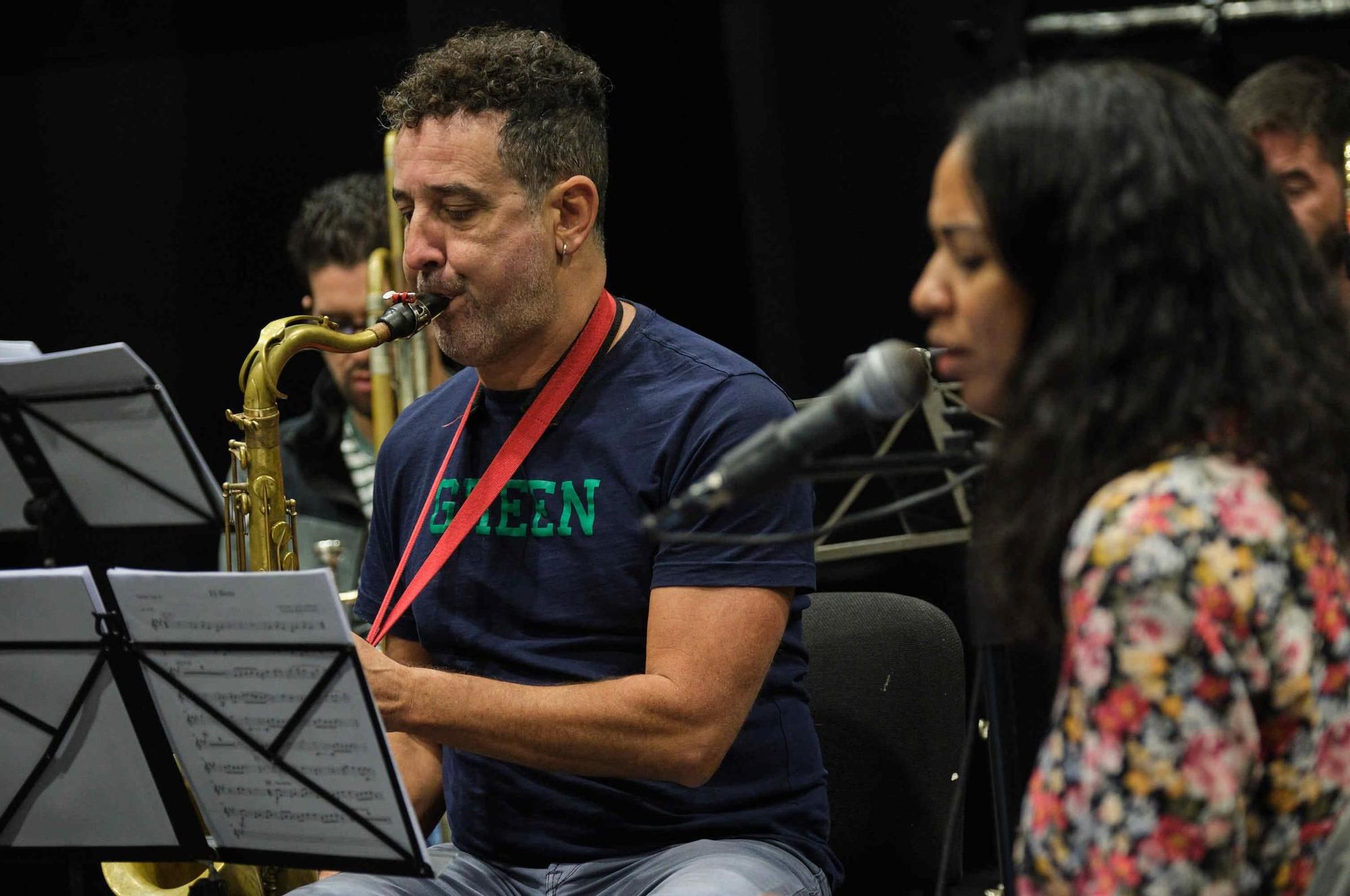 Ensayo de la Big Band de Canarias para el concierto de Año Nuevo