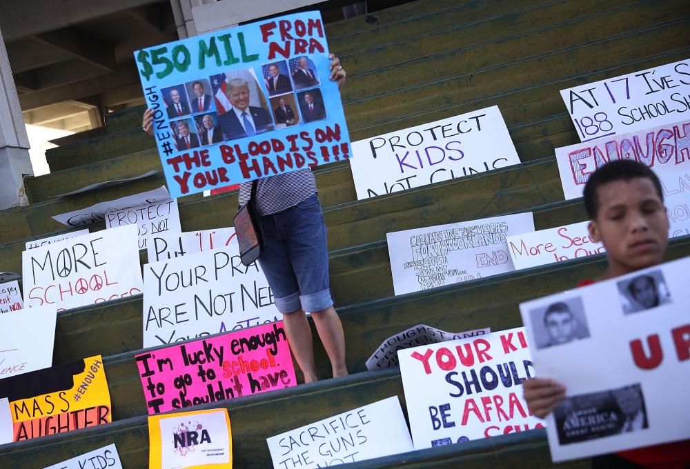 Alumnos de Parkland recuerdan a las víctimas de la masacre y claman contra Trump