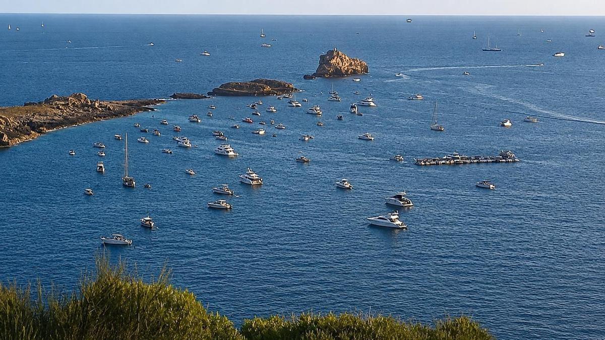 Una multitud de embarcaciones en la reserva marina de El Toro, el día del eclipse