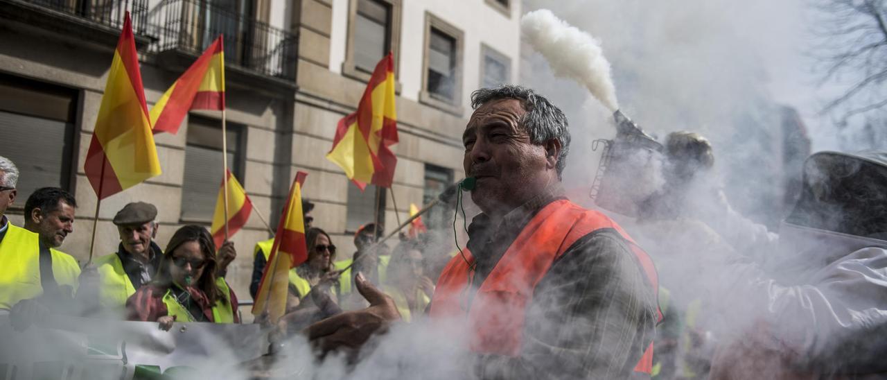 Imagen de la protesta, frente a la subdelegación del Gobierno en Cáceres.