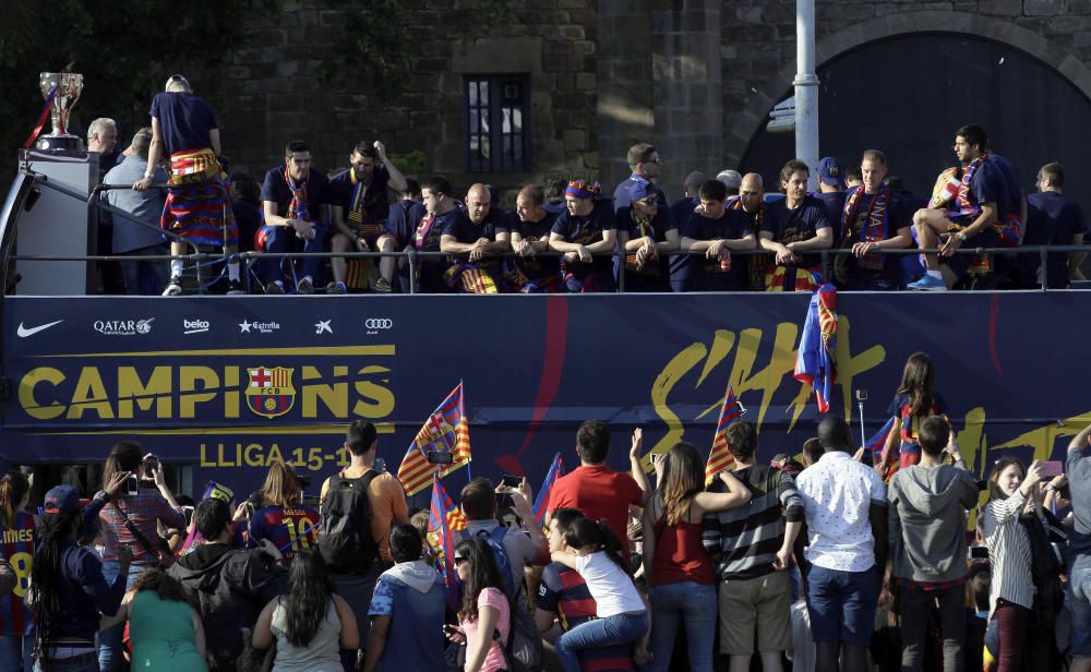 El Barça celebra la Lliga amb una rua pels carrers de Barcelona