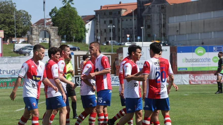 El Arosa se sitúa a dos derbis del ascenso