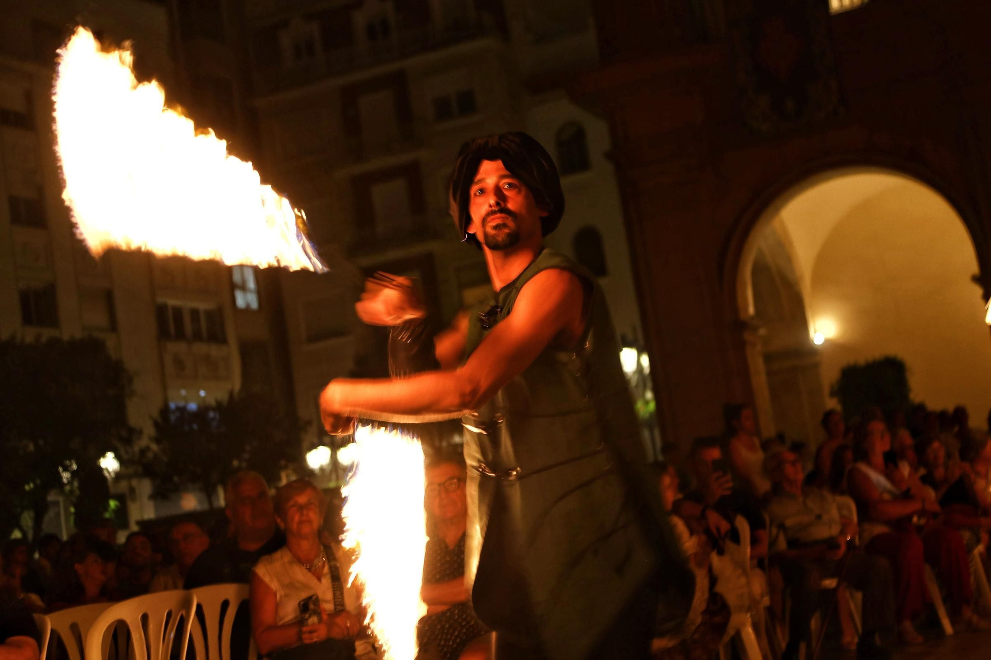 Jaume I ‘refunda’ la ciudad en un espectáculo de tradición