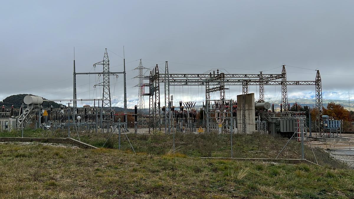 La subestació elèctrica que alimentaria el macroparc solar