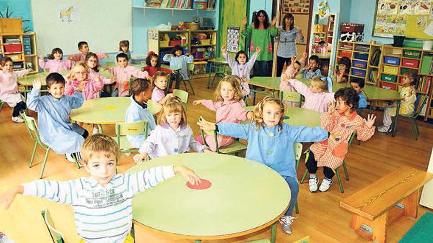 Los pequeños del CEIP Montemogos (Bueu) disfrutaron de varias actividades lúdicas.  // G.Núñez