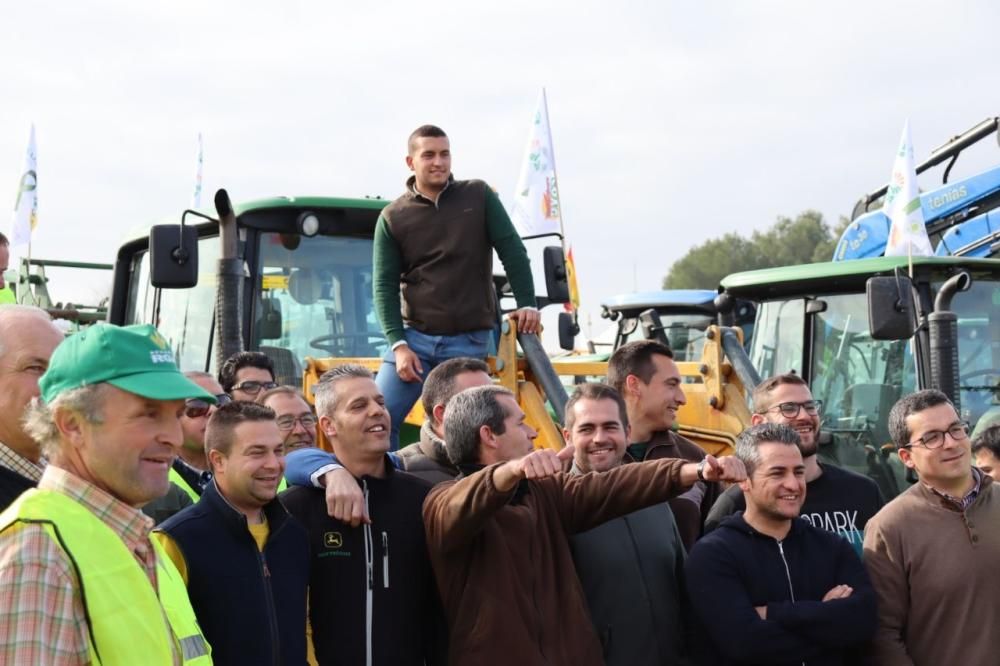 Tractorada de los agricultores y ganaderos malagueños contra los precios bajos que impone la industria.