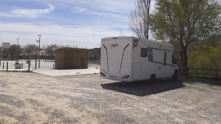 Avià estrena la primera àrea per autocaravanes del poble