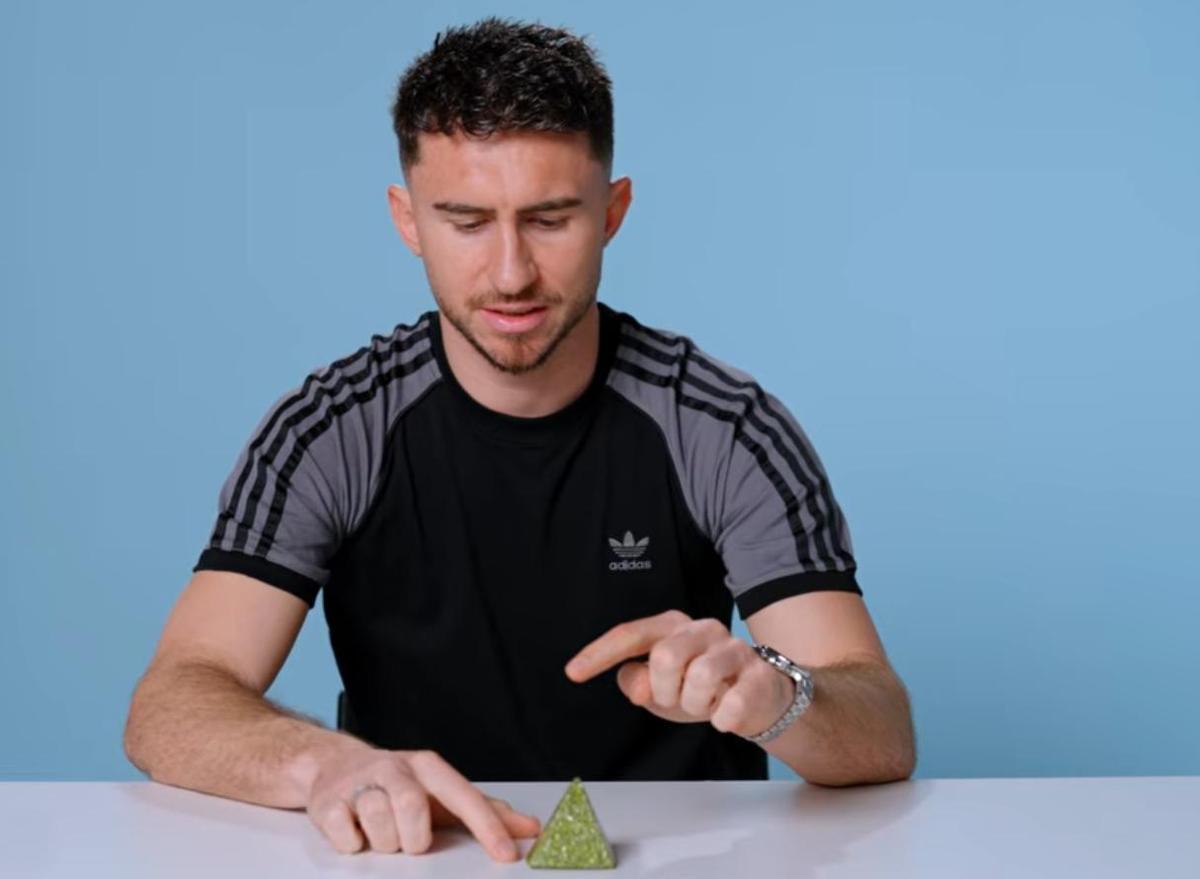 Laporte con la pirámide electromagnética