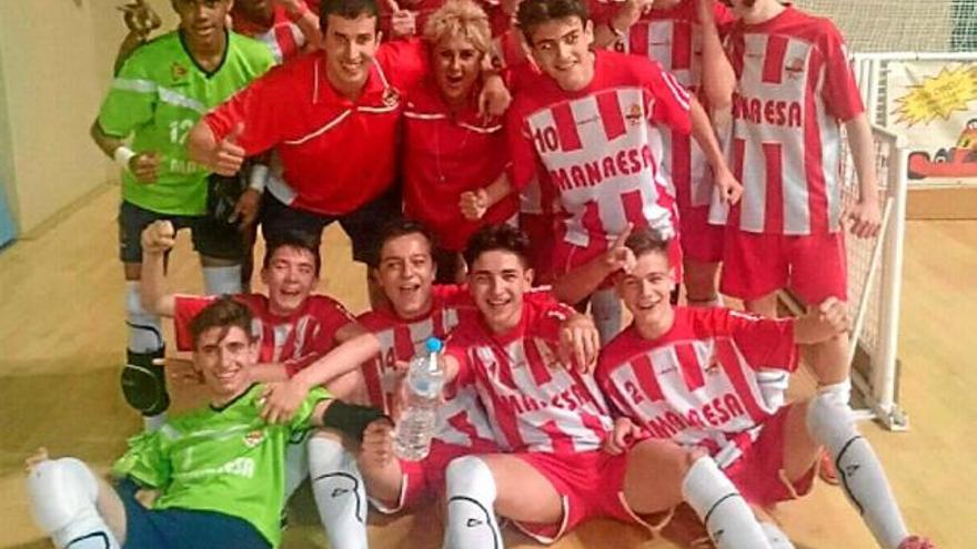 Els cadets manresans, feliços després de la seva victòria per 2-1