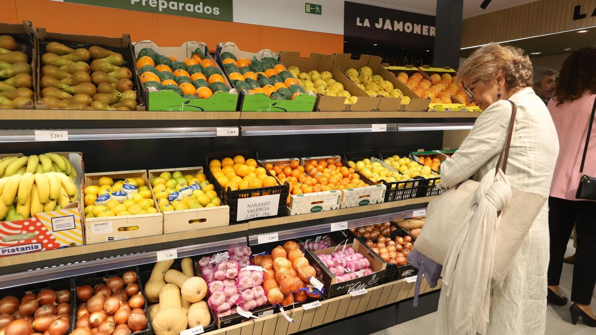Visita al edificio comercial de Alsara en Huerta de Santa Isabel Este, el pasado octubre.