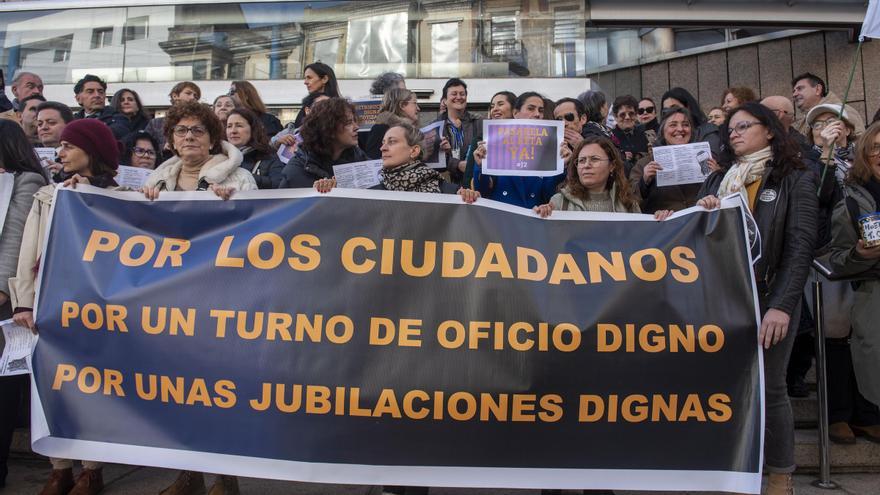 Abogados y procuradores piden “dignidad profesional” para el turno de oficio en Galicia