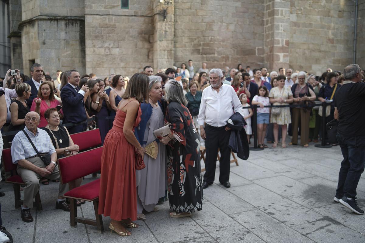 Betanzos abrió sus fiestas de San Roque con el pregón de Dolores Vázquez y el nombramiento de la representante Betanzos abrió sus fiestas de San Roque con el pregón de Dolores Vázquez y el nombramiento de la representante