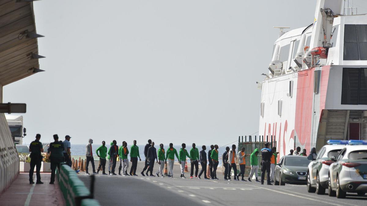 Tras lado a Tenerife de un grupo de migrantes llegados en los últimso días a la isla de El Hierro.