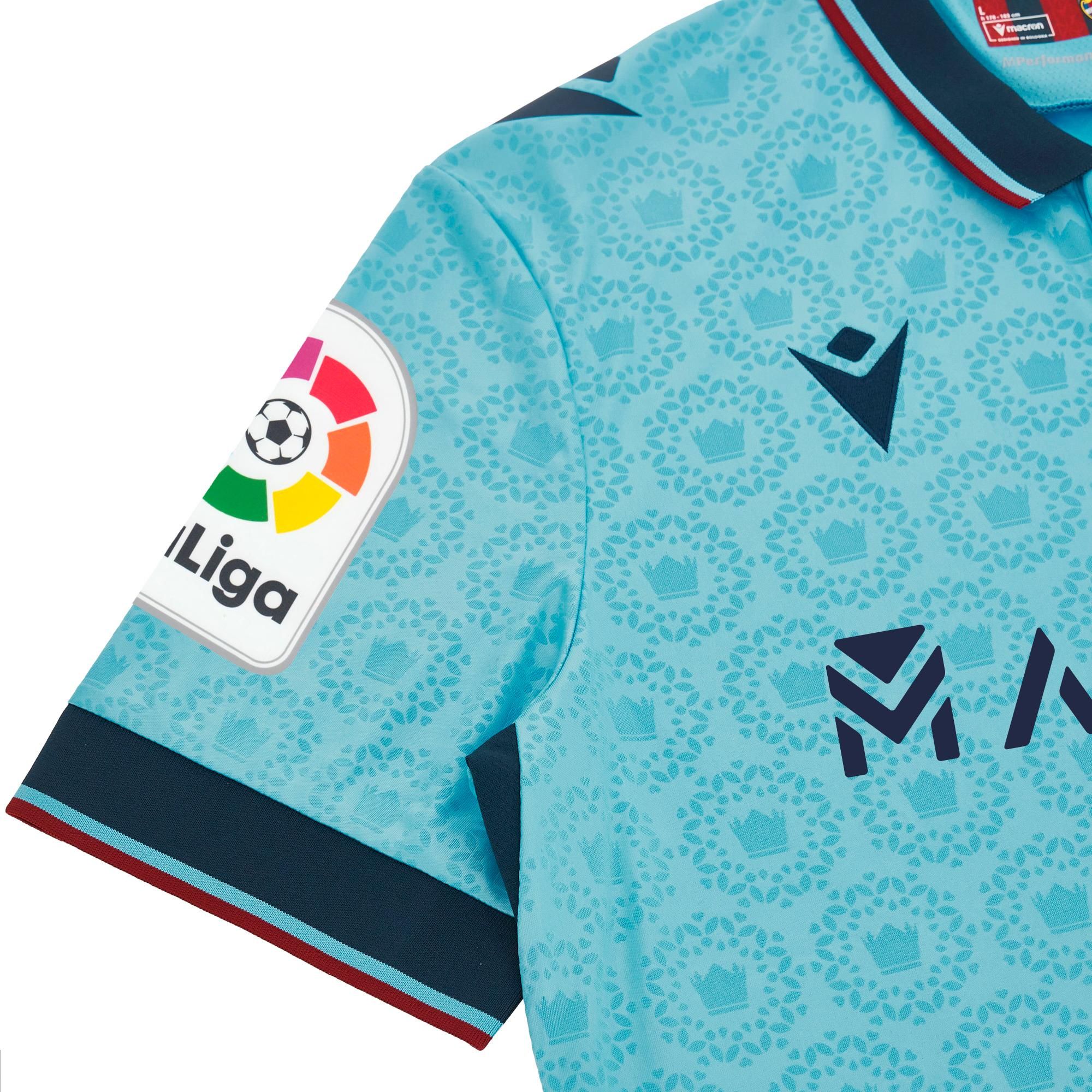 La nueva camiseta del Levante UD en homenaje a la Virgen de los Desamparados, en imágenes