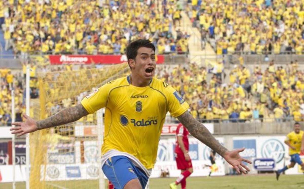 Araujo festeja el 2-0 ante el Zaragoza, el 21 de junio de 2015 en el Estadio de Gran Canaria para devolver al equipo a Primera División.