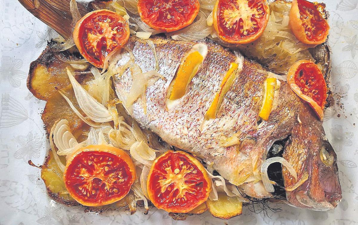 Peix al forn amb ceba