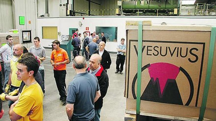 Trabajadores de Vesuvius, en la planta de la compañía en Riaño.