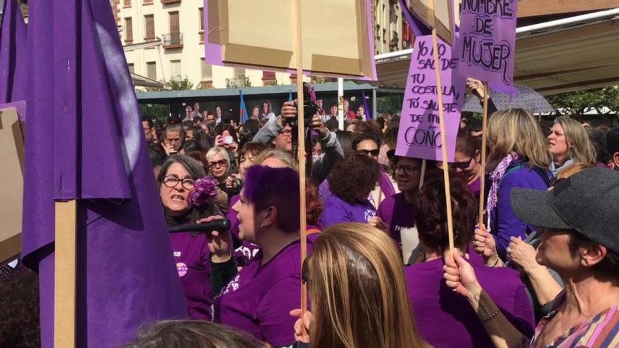 Cientos de personas reivindican en Alicante la igualdad entre hombres y mujeres
