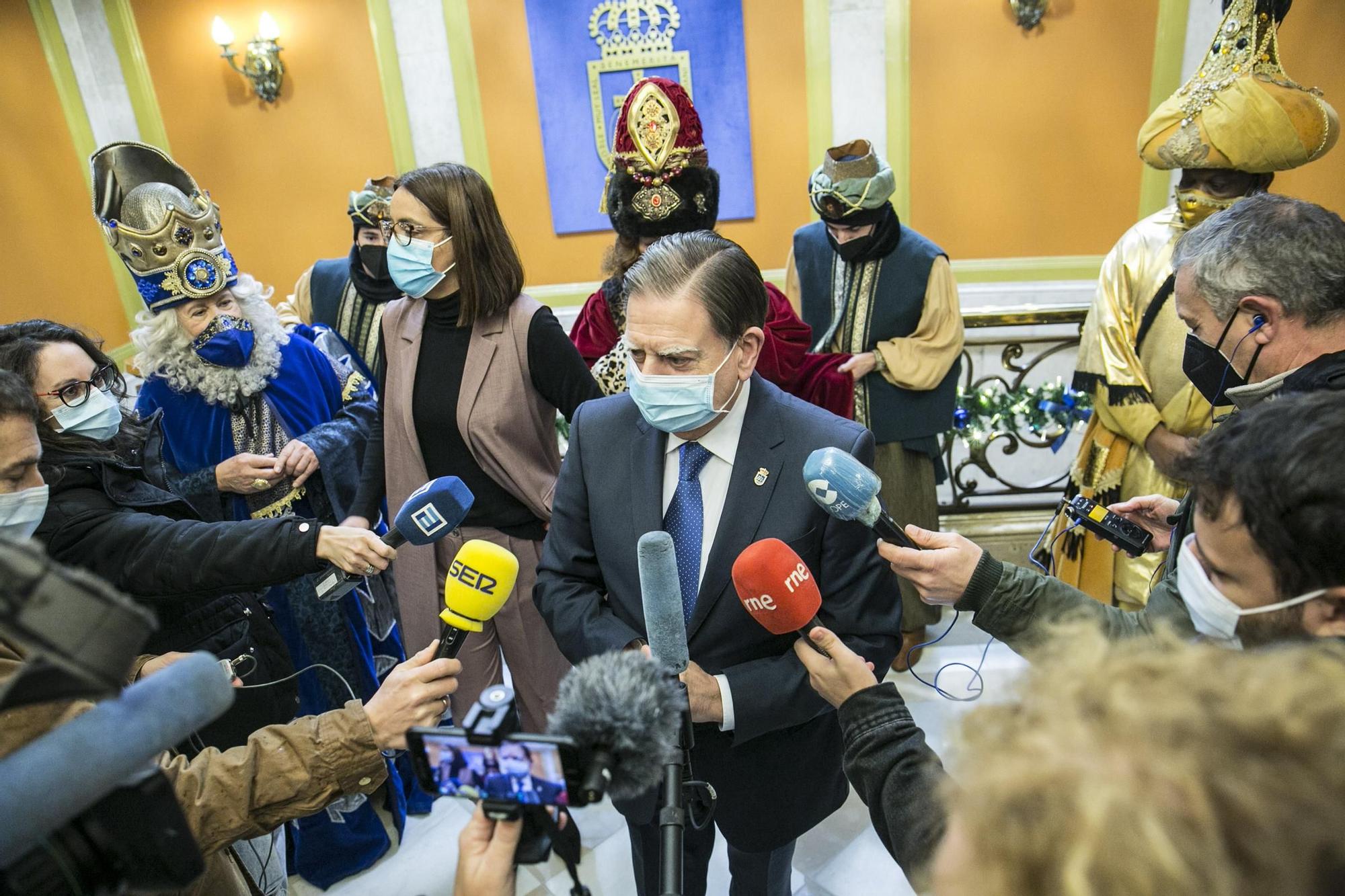 Los Reyes Magos visitan a los niños de Oviedo