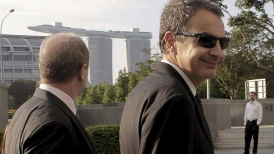 Zapatero defiende la economía española en Singapur