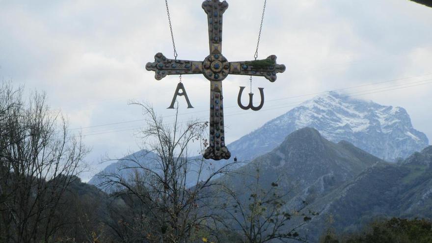 Una imagen digna de una postal navideña: primeras nieves de la temporada en el Pierzu (Ponga)