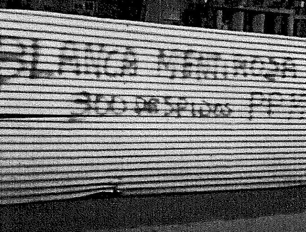 Pintada en contra de la delegada de Educación, Blanca Gastalver, a raíz de la privatización de la limpieza de los colegios públicos