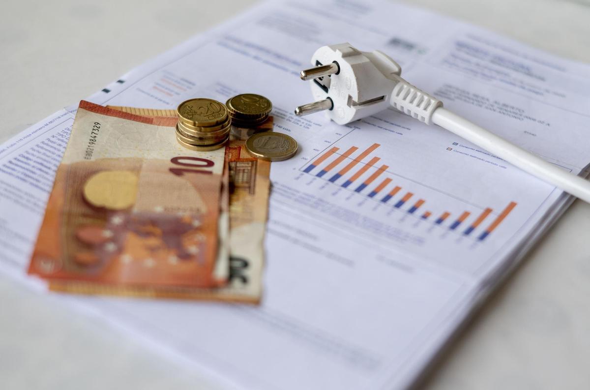 Aquest dimarts el preu de la llum cau un 1,3%, però segueix per sobre dels 200 euros/MWh