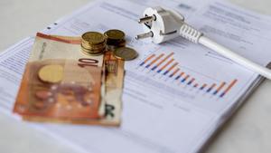 Aquest dimarts el preu de la llum cau un 1,3%, però segueix per sobre dels 200 euros/MWh