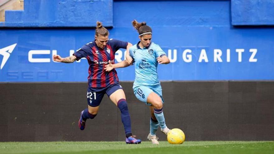 Alba Redondo ante el Eibar.