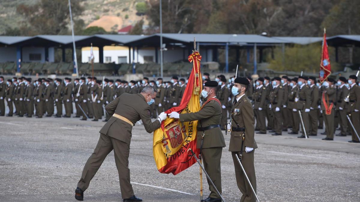 Parada militar en Cerro Muriano en honor a la patrona de la Infantería