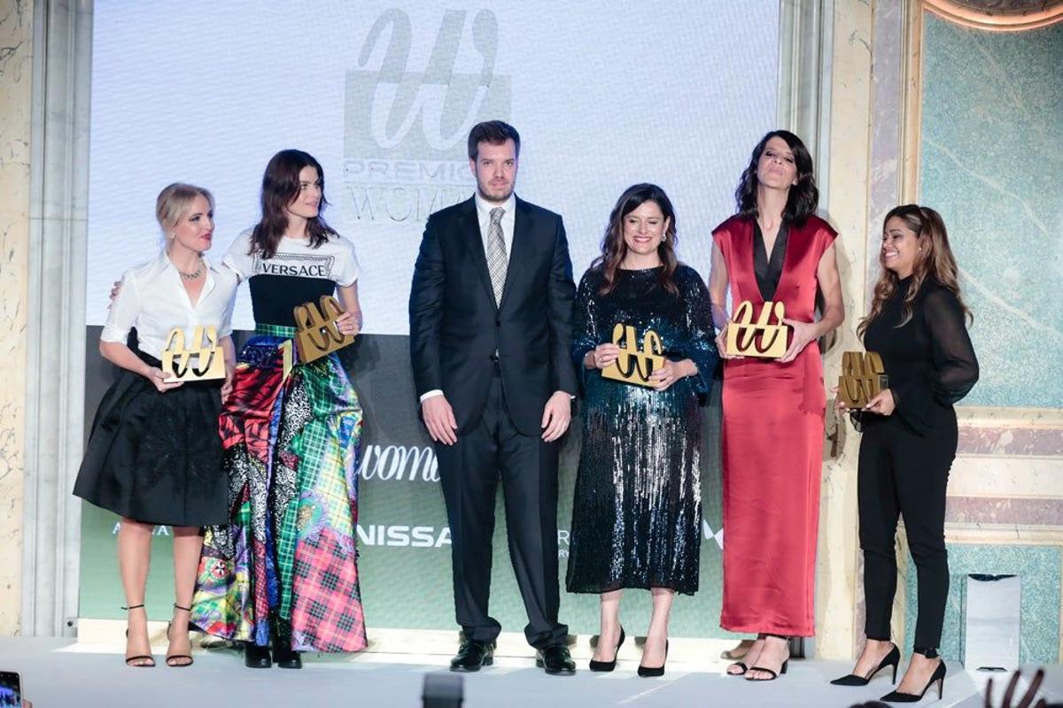 Antonio Asensio Mosbah, Presidente de Grupo Zeta junto a los premiados de los Premios Woman
