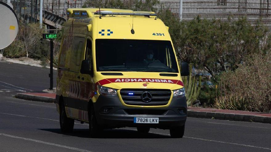 Un motorista, herido tras chocar contra un coche en Tenerife