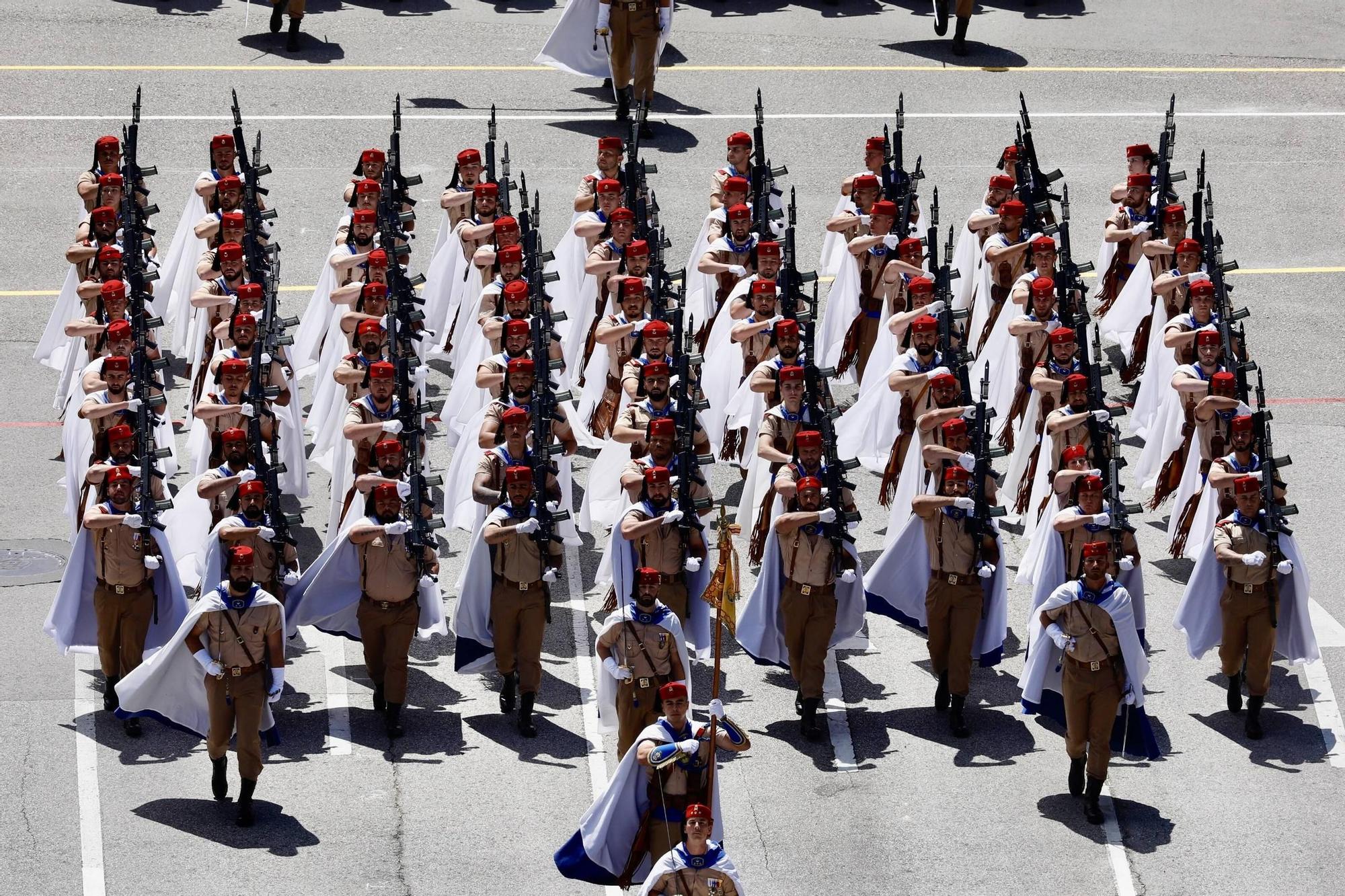 EN IMÁGENES: Así fue el multitudinario desfile en Oviedo por el Día de las Fuerzas Armadas