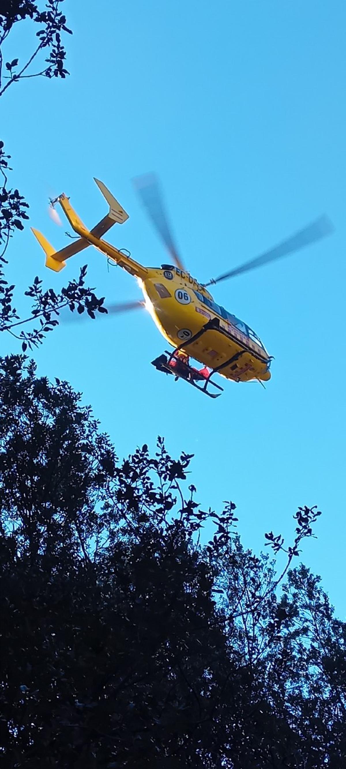 Un helicòpter dels Bombers durant un dels serveis del cap de setmana