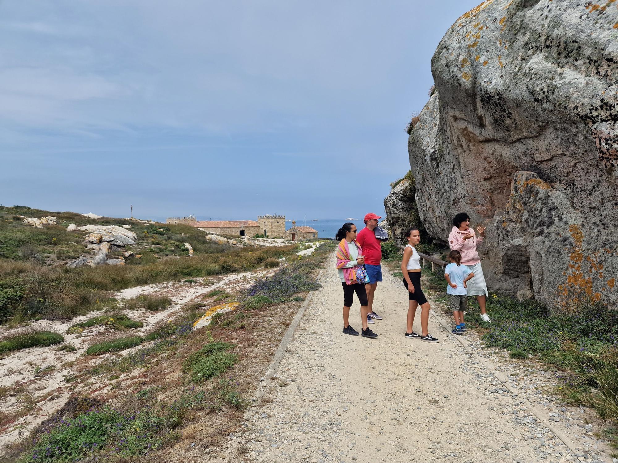 De visita en las Islas Atlánticas de Galicia a bordo del aula flotante "Chasula".