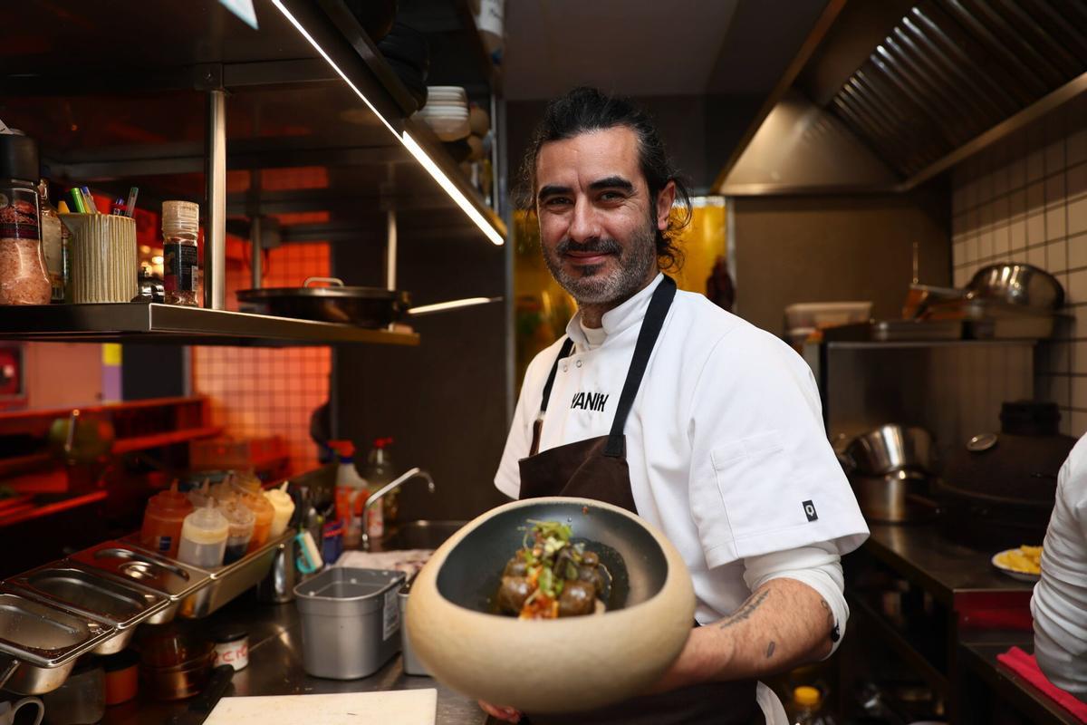 Avilés. Reportaje de la primera jornada de las Tapas de las cofradías