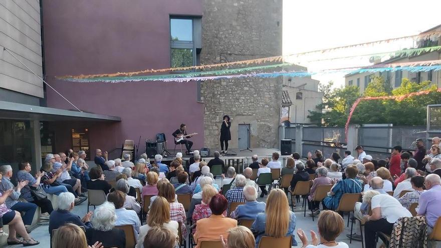 El barri de les Escodines de Manresa celebra unes reeixides Enramades