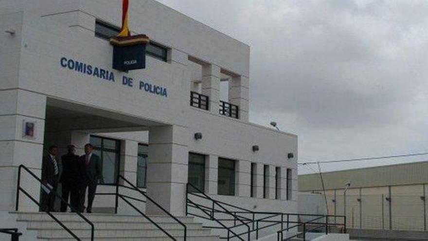 Una detenida en Arrecife por agredir a un agente tras ser sorprendida realizando un grafiti