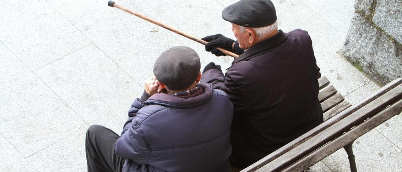 Los jubilados de más de 75 años superan a los asalariados en Galicia // I. Osorio