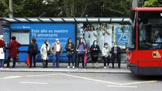 Azcón pide "un esfuerzo" a las partes para acabar con la huelga del bus en Zaragoza