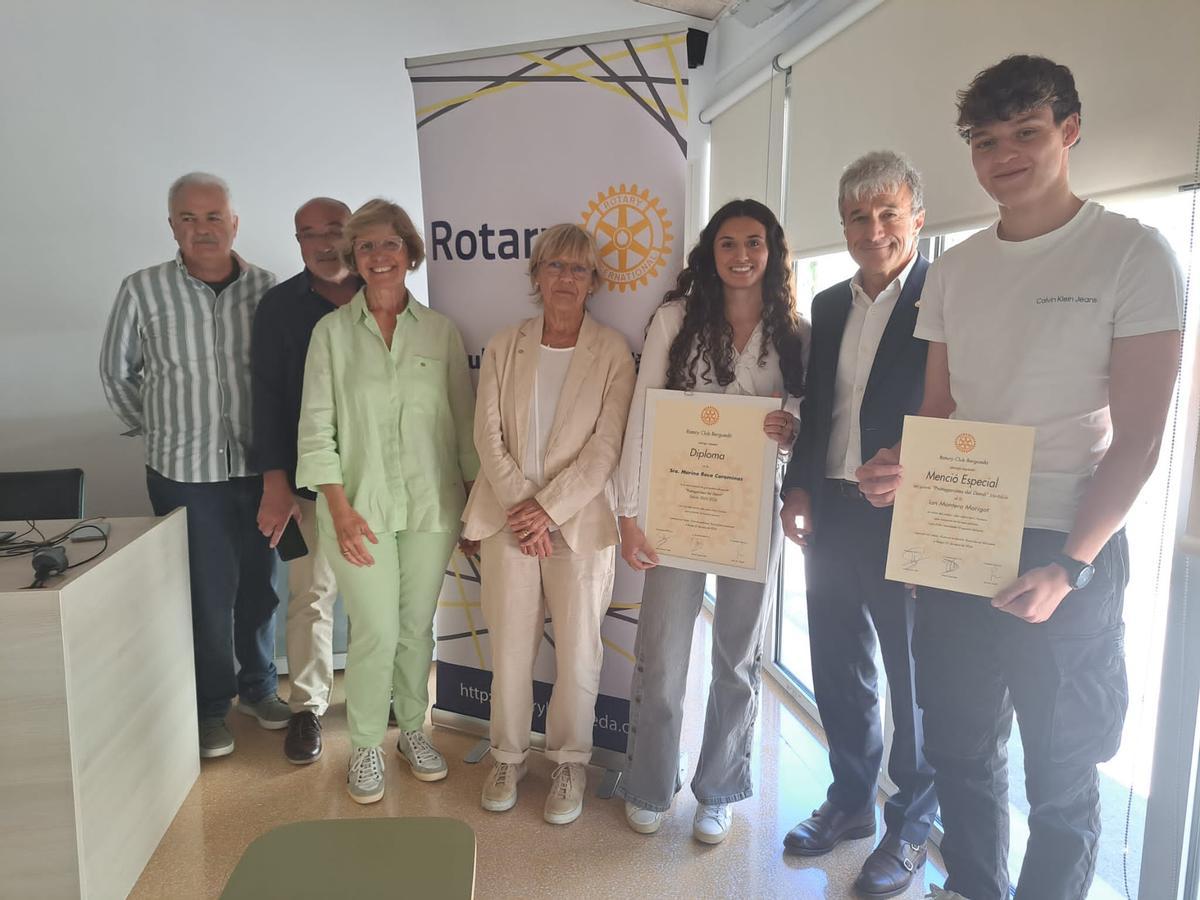 Entrega dels diplomes a Marina Roca Corominas i Ian Montero Marigot
