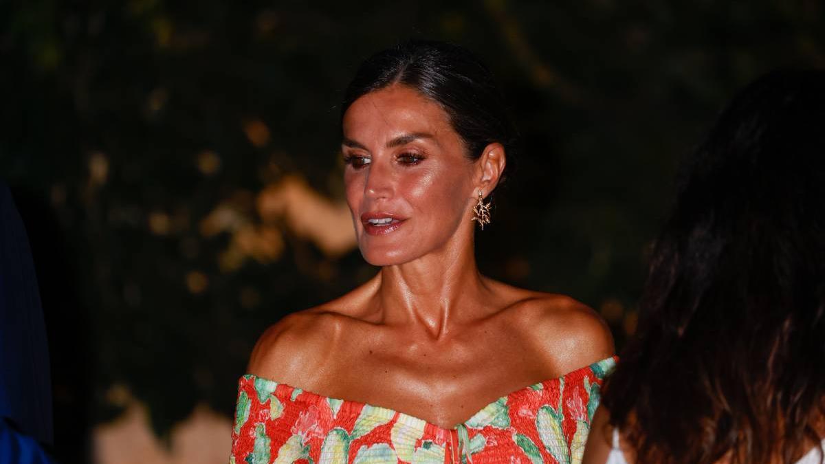 La reina Letizia con vestido viral de Charo Ruiz Ibiza