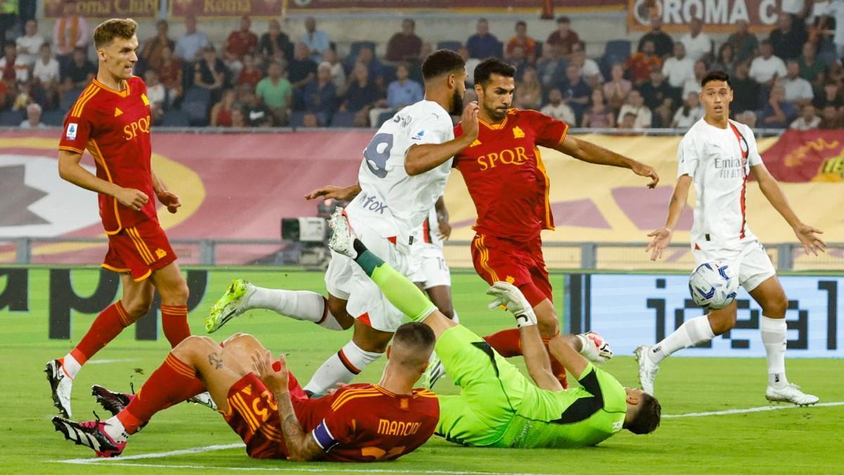 Rui Patricio defiende un balón durante el partido