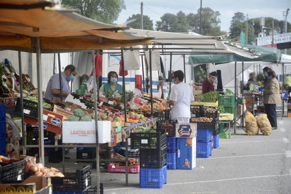 El mercadillo de Portonovo despliega sus toldos tras el confinamiento