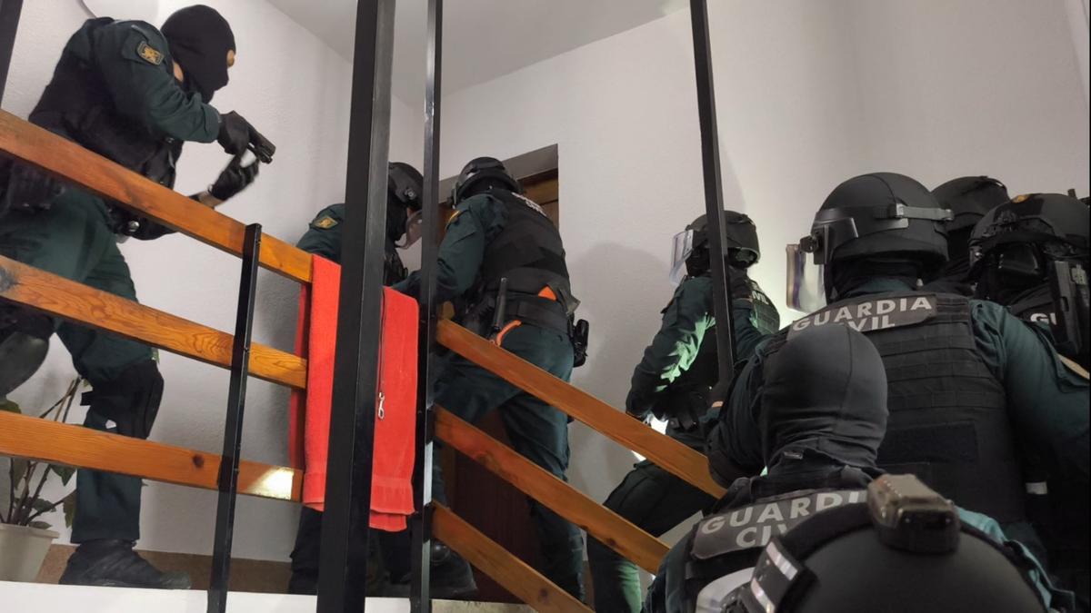 Un momento de la operación antidroga desarrollada en León.